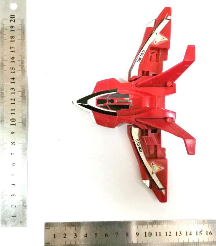 ของสะสม ยาน guts crimson dragon ยานรุ่นดัดแปลงสีเข้ม ของ TPC สาขายุโรป ตัวยานเน้นติดอาวุธหนัก แต่ไม่เคยปรากฏการใช้งานในซีรีย์ ตัวนี้เป็นเหล็กผสมพลาสติก ขนาดยาว 16-17ซม. งานเก่าเก็บมือสอง ผ่านการใช้งาน แต่ยังปรับเปลี่ยนแปลงสภาพได้ปกติ มีรอยถลอกหลายจุด สติ๊