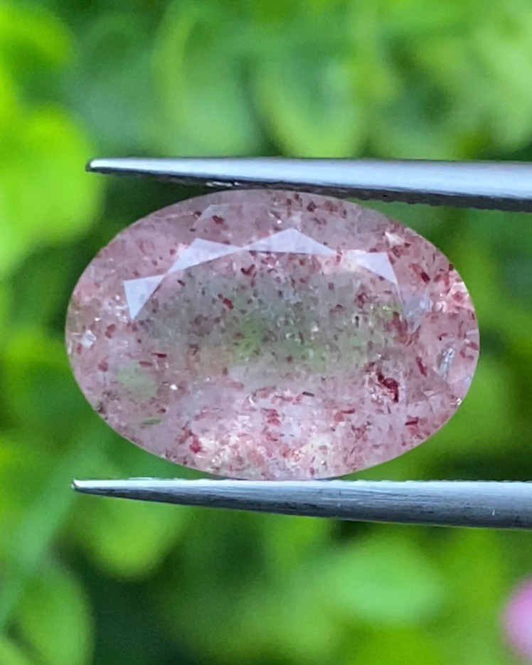 พลอย สตอเบอรี่ ควอตซ์ Strawberry Quartz 5.49 กะรัต (Cts.) พลอยแท้ อัญมณีมงคลประจําวันเกิด เครื่องประดับพลอย