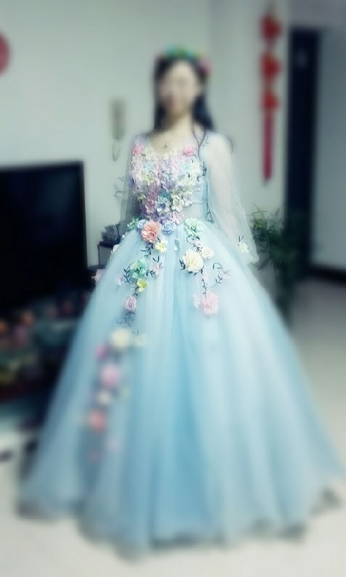 Pro-order ชุดราตรี ชุดแฟนซียาว แขนยาว คอวี ผ้าแก้ว แต่งดอกไม้แฮนด์เมด สไตล์เจ้าหญิง กระโปรงพองสวย เชือกผูกหลัง สวยหรู