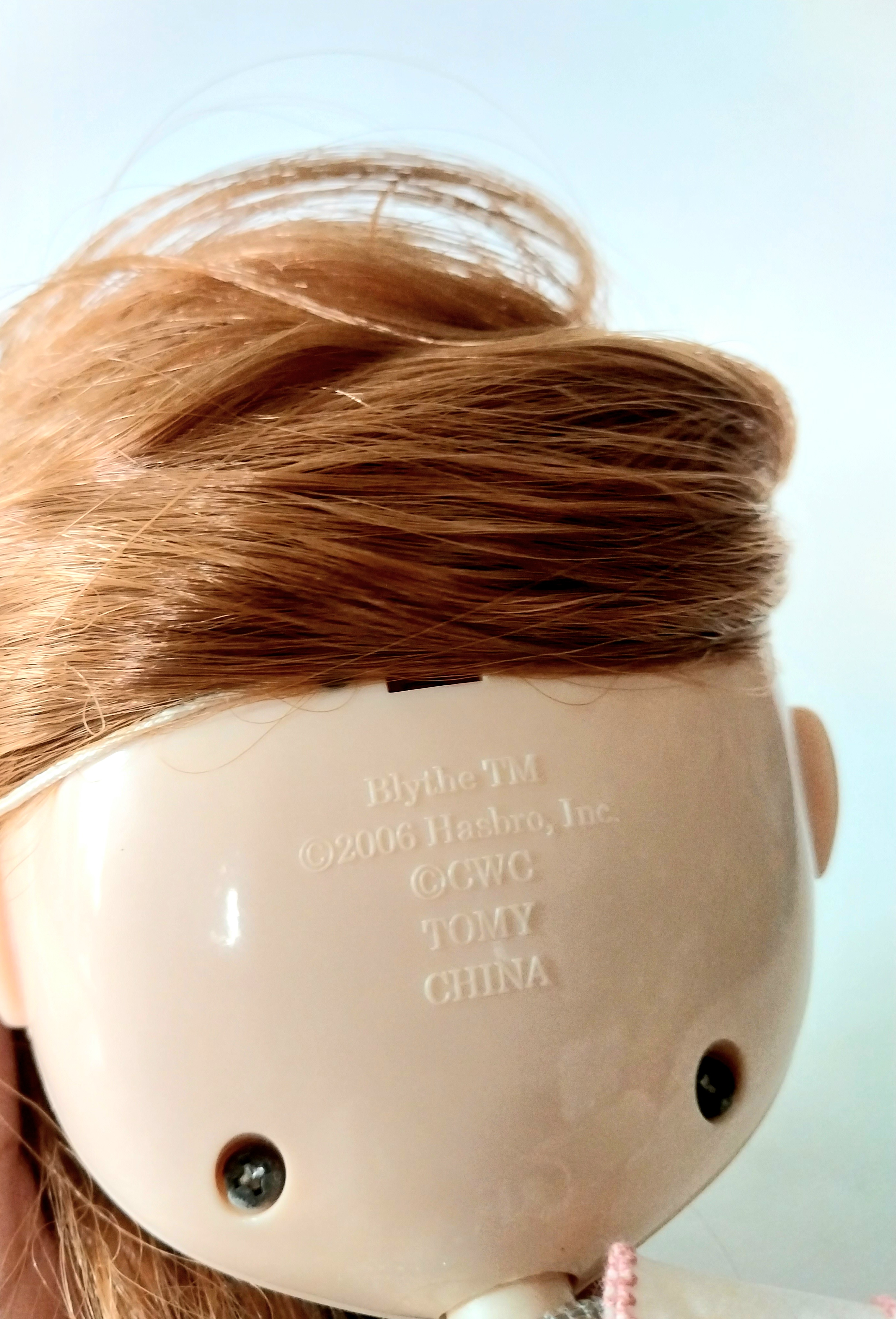 มีหลายภาพ ไม่รวมฐาน,ตุ๊กตาบลายธ์ Hasbro Tomy China 2006 รองเท้าบู๊ธผ้า ลายหลุดหมดแล้ว ไม่มีพื้นร้องเท้า ราคา 1,800 .- ส่ง 40.-