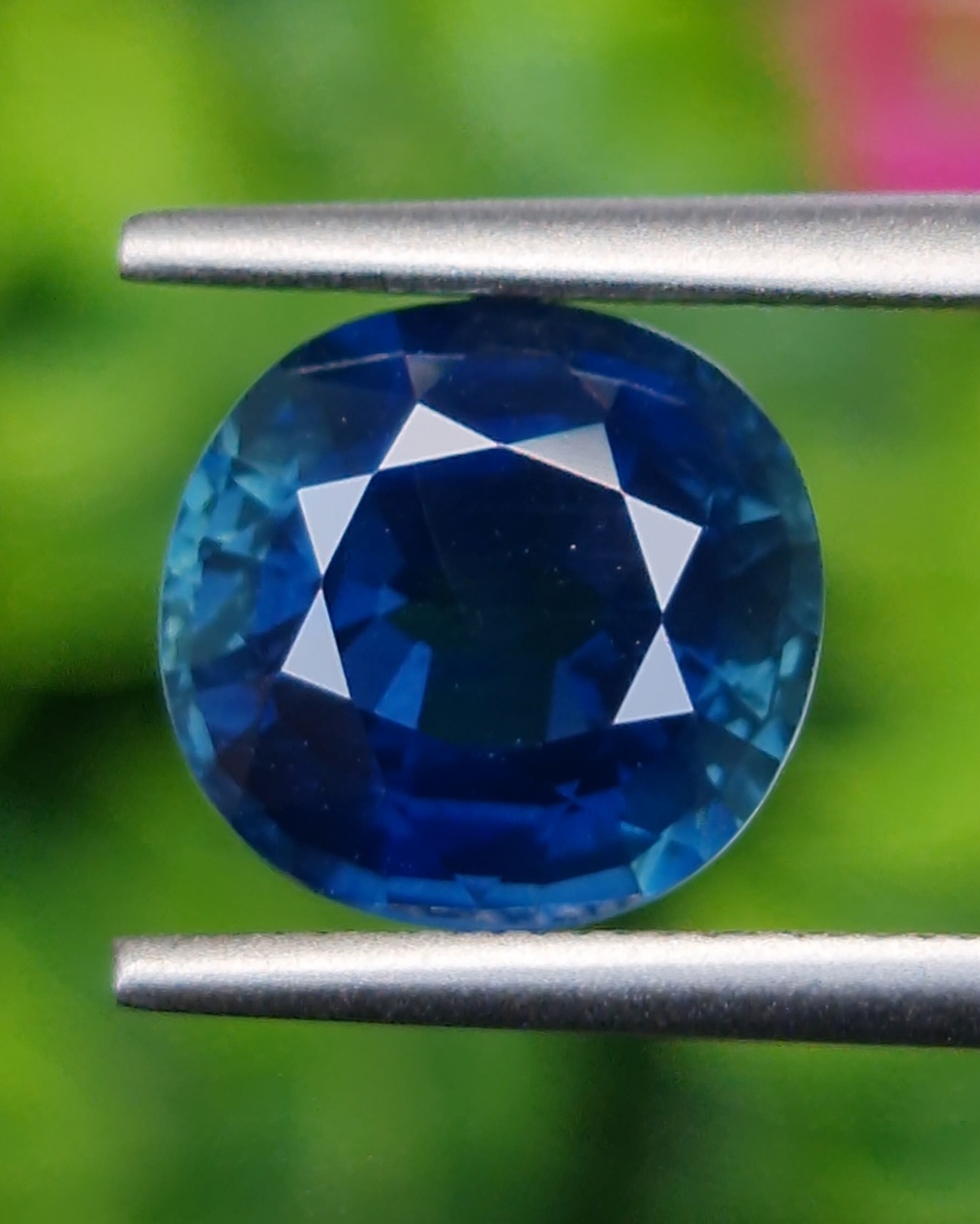 พลอย ไพลิน Green-Blue sapphire 3.67 กะรัต (Cts.) พร้อมใบเซอร์ พลอยแท้ อัญมณีมงคลประจําวันเกิด เครื่องประดับพลอย