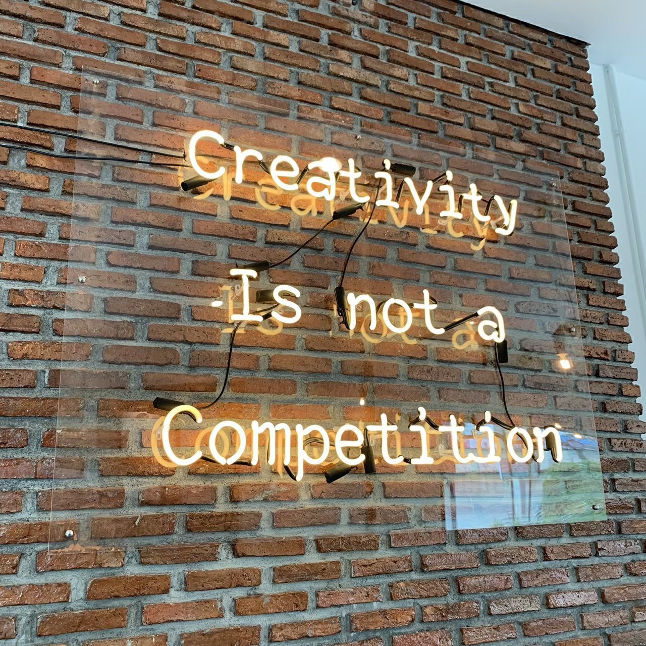 ไฟนีออนดัด