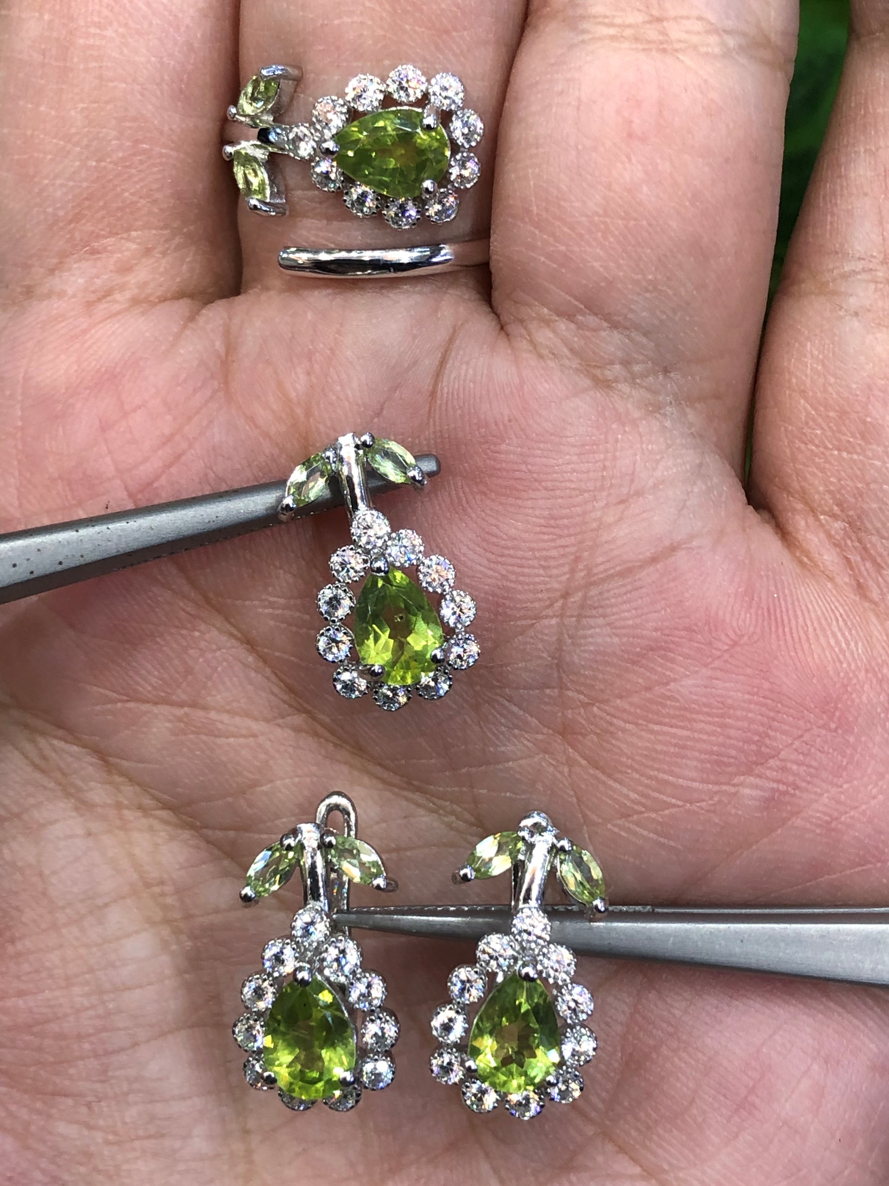 ชุดเครื่องประดับพลอย เพอริโด Peridot Jewelry ตัวเรือนเงินแท้ ชุบทองคำขาว เพชร CZ คัดคุณภาพ