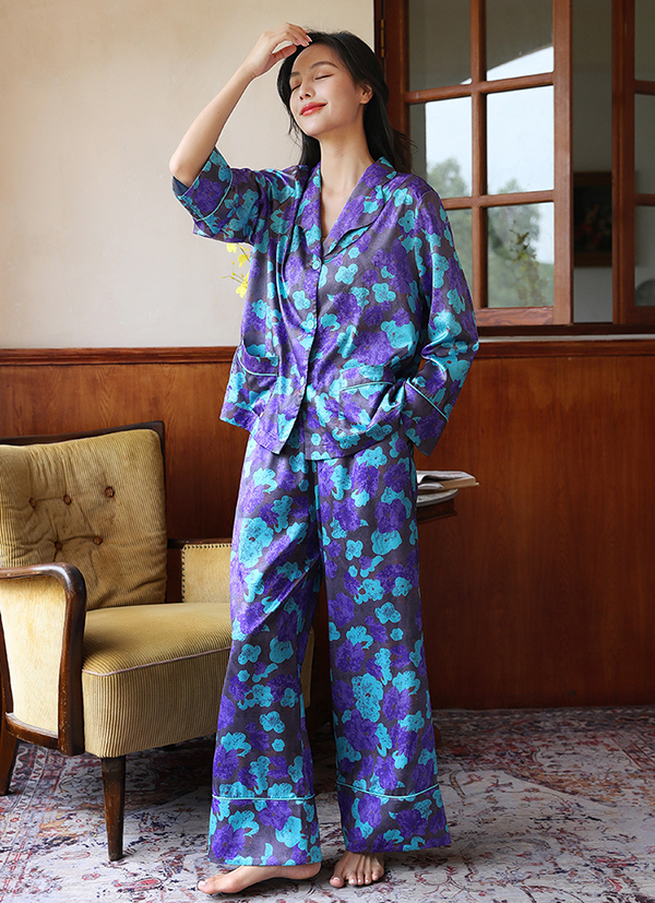 🚩พร้อมส่ง🚩ชุดนอนขายาว Silk Satin ไหมซาตินพรีเมี่ยม พิมพ์ลายดอกสไตล์วินเทจสีสด ผ้านุ่มลื่นละมุนผิว (ST122)