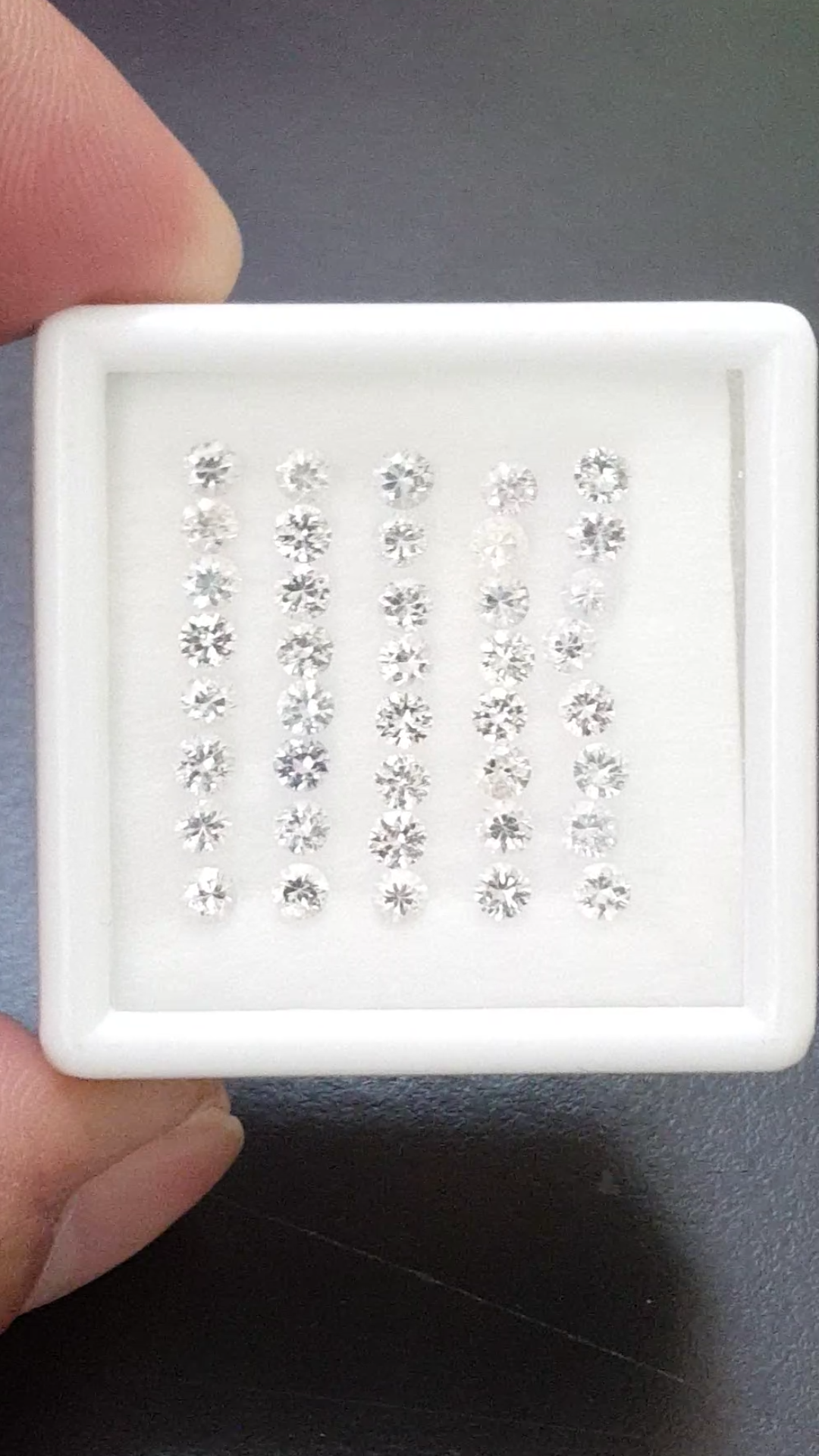 พลอย ขาว ไวท์ แซฟไฟร์ White Sapphire 40 เม็ด 4.89กะรัต (Cts.) พลอยแท้ อัญมณีมงคลประจําวันเกิด เครื่องประดับพลอย
