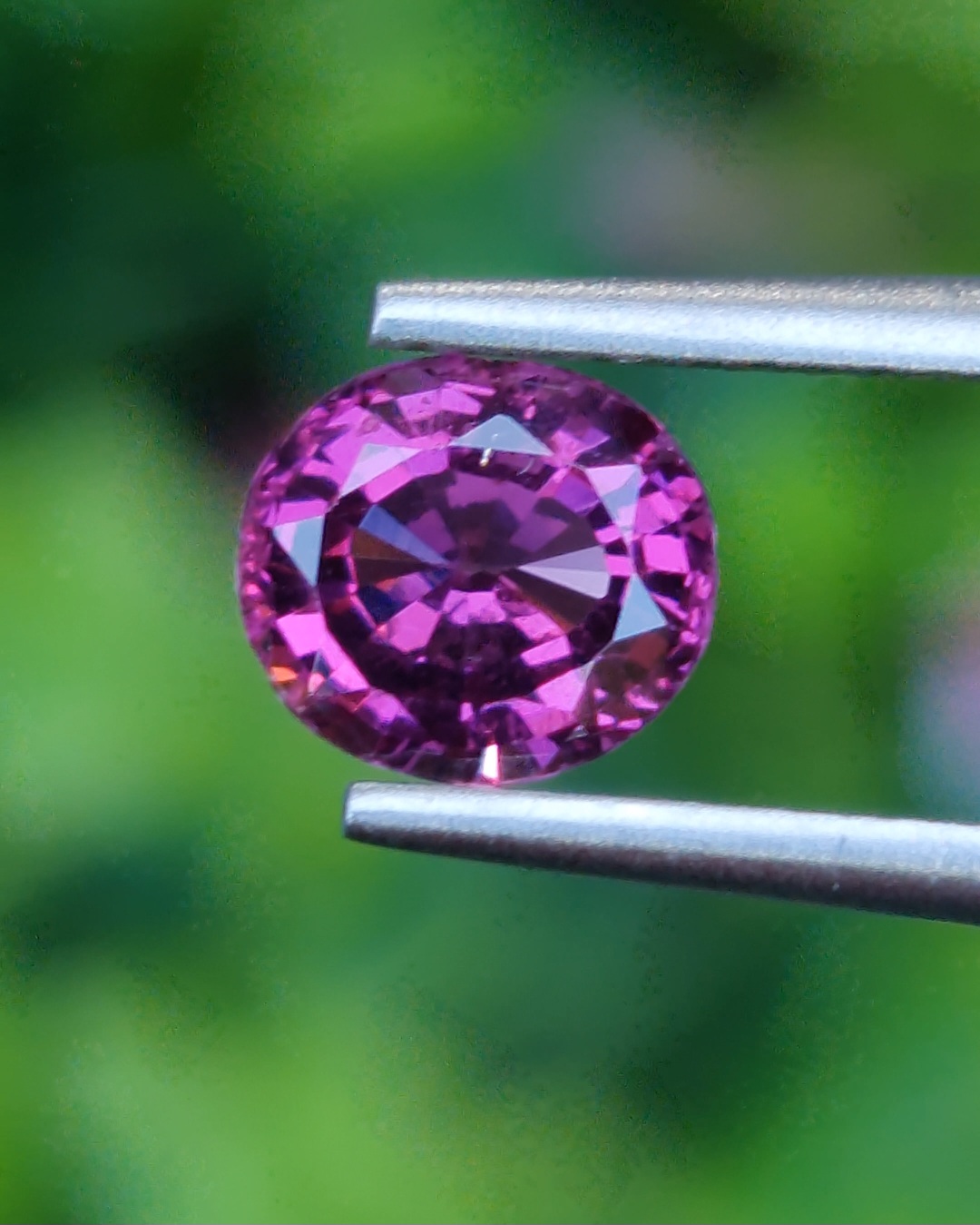 พลอย โรโดไลต์ กาเน็ท Rhodolite Garnet 1.07 กะรัต Cts.พลอยแท้ อัญมณีมงคลประจําวันเกิด เครื่องประดับพลอย