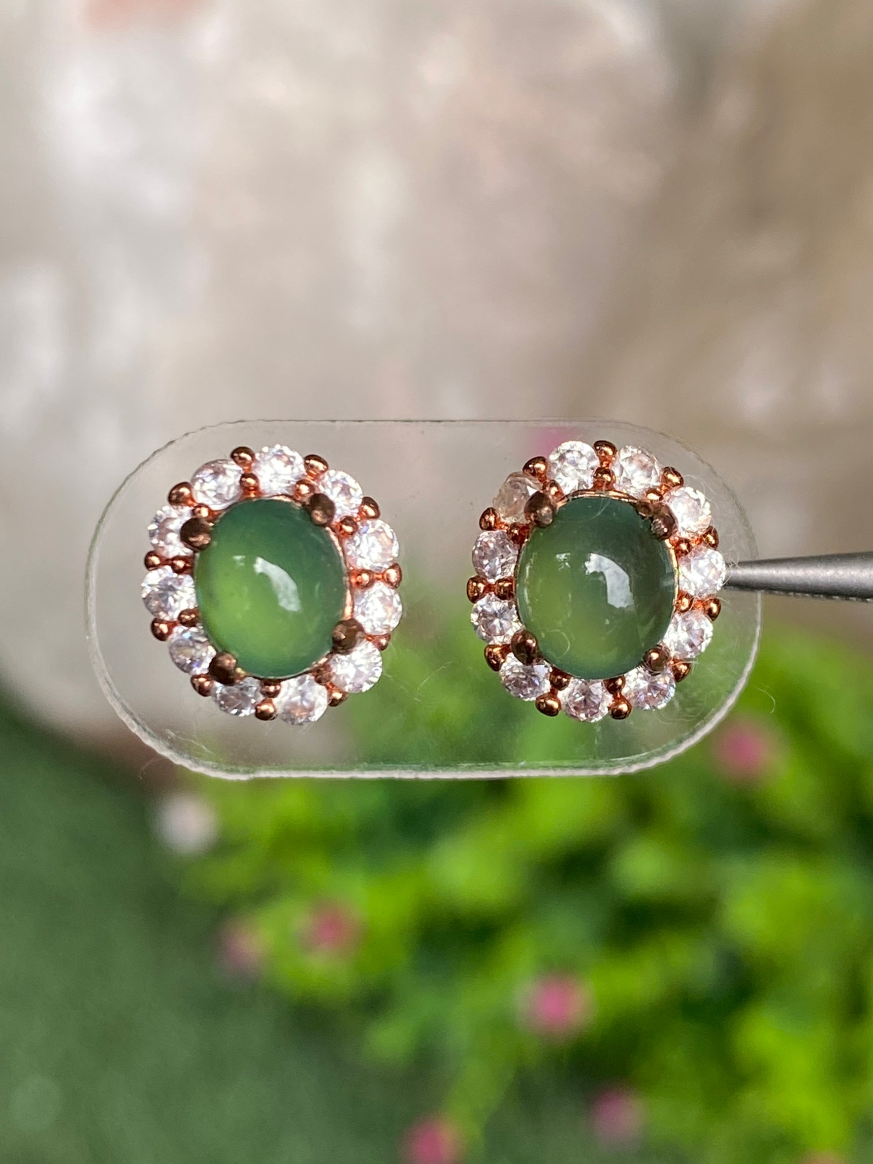 หยก พม่า แท้ Jade ต่างหูหยก (jadeite) ดิบ ไม่ผ่านการปรับปรุง (Type A) พม่า (Myanmar)