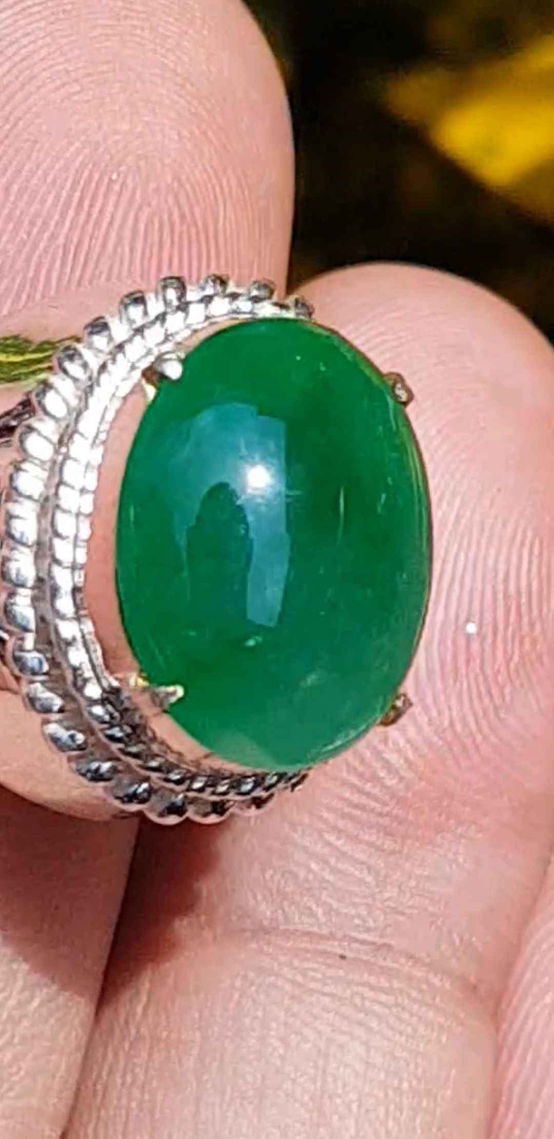 หยก พม่า แท้ Jade แหวนหยก 翡翠戒指 (Jadeite ring) 4.21 กะรัต (Cts.) ดิบ Size 62 ไม่ผ่านการปรับปรุง (Type A) พม่า (Myanmar)