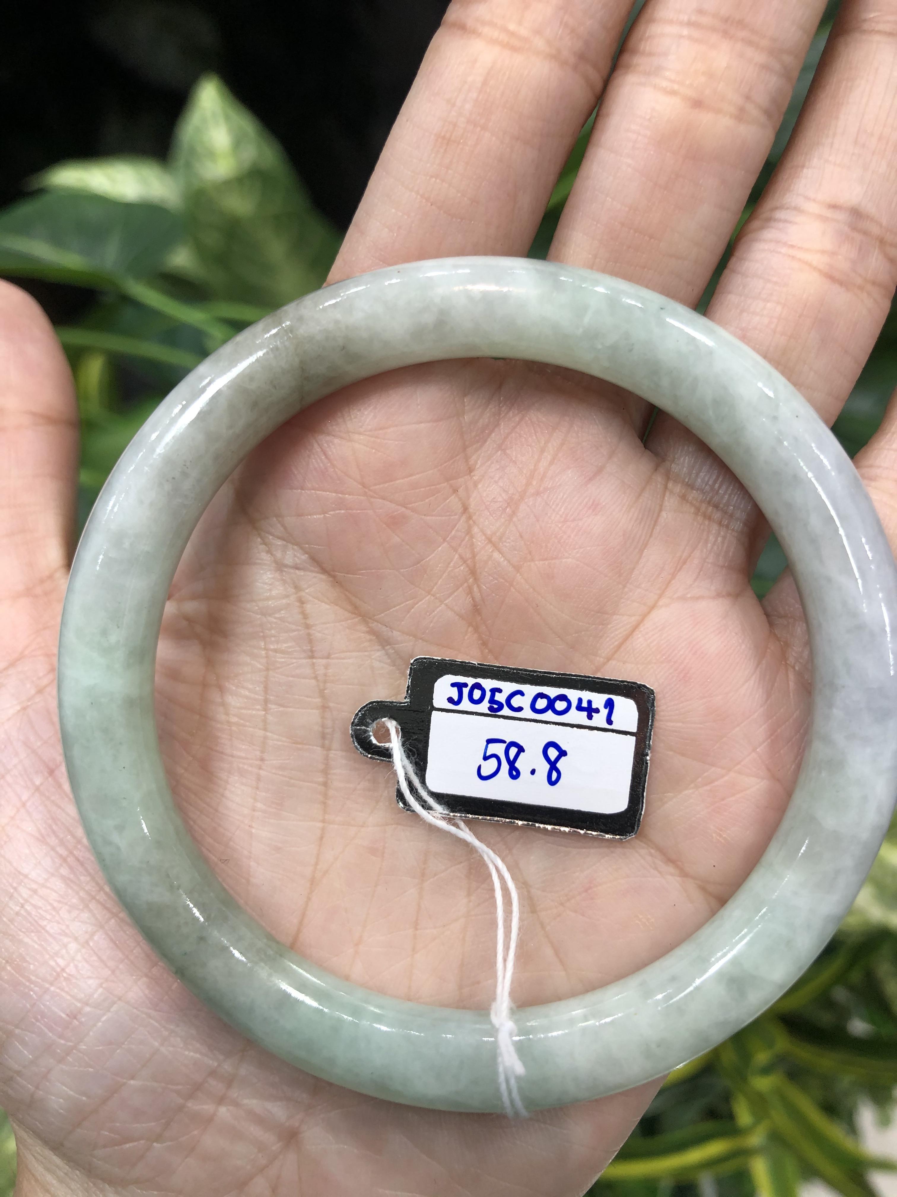 J05C0042 หยก พม่า แท้ Jade กำไลหยก 58.8 มม. (Jade bracelet) พม่า (Myanmar)