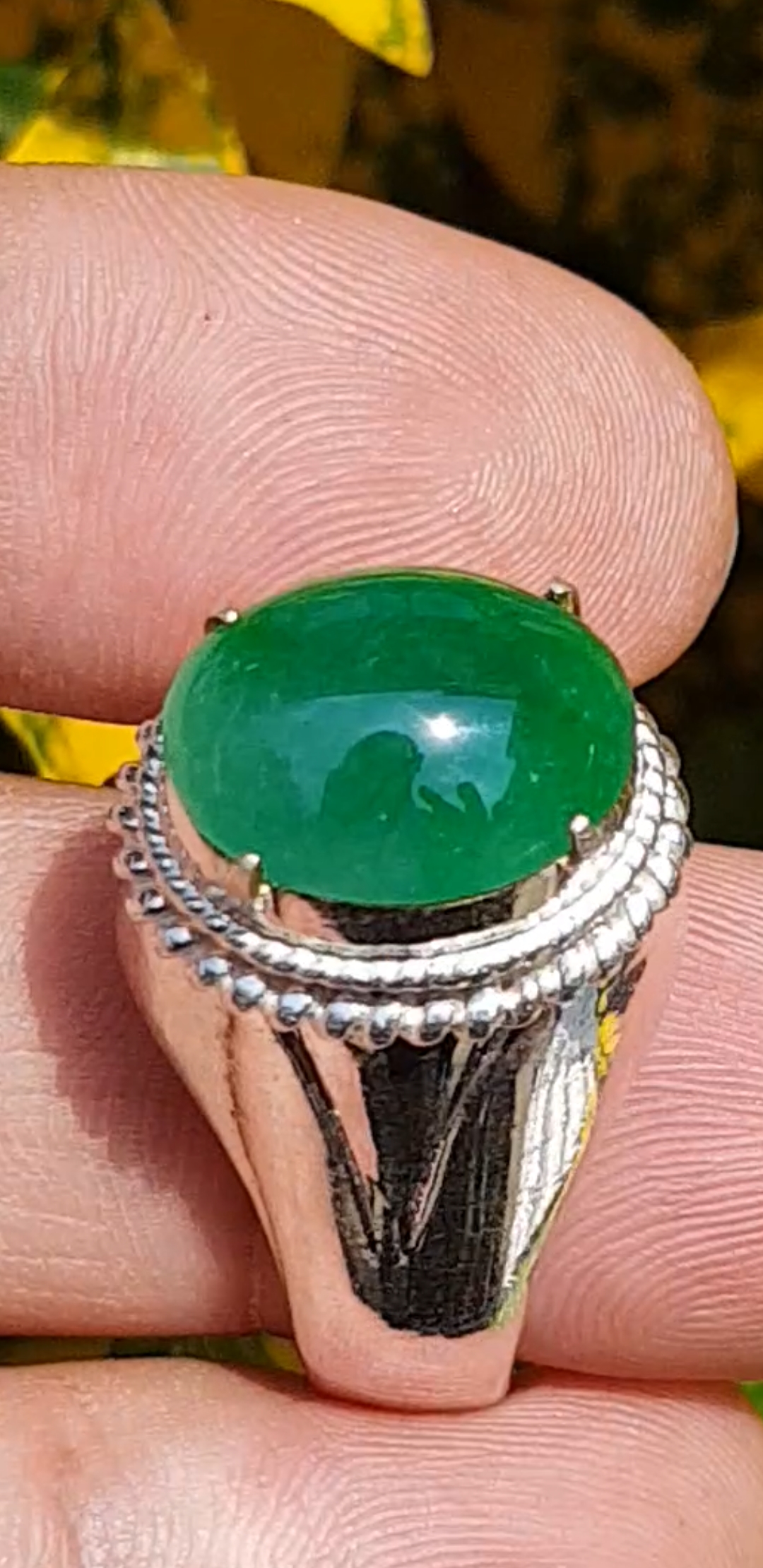 หยก พม่า แท้ Jade แหวนหยก 翡翠戒指 (Jadeite ring) 4.21 กะรัต (Cts.) ดิบ Size 62 ไม่ผ่านการปรับปรุง (Type A) พม่า (Myanmar)