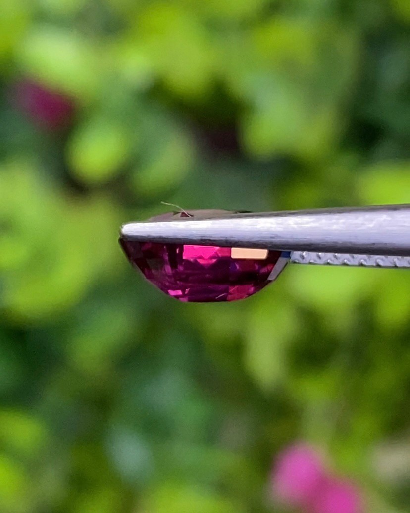 พลอย โรโดไลต์ กาเน็ท Rhodolite Garnet 2.09 กะรัต Cts.พลอยแท้ อัญมณีมงคลประจําวันเกิด เครื่องประดับพลอย