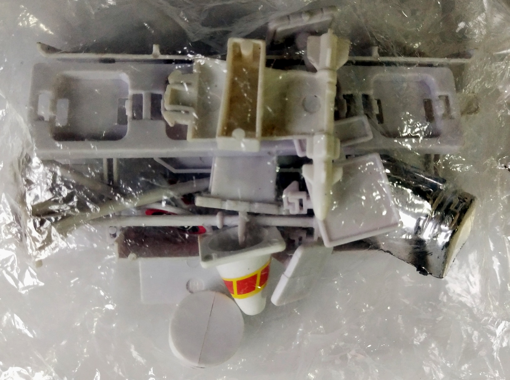 ของเล่น ของสะสม ชุดเซ็ทอุปกรณ์ป้ายจราจร และปั๊มน้ำมันพลาสติก ใช้เล่นกับรถเหล็ก