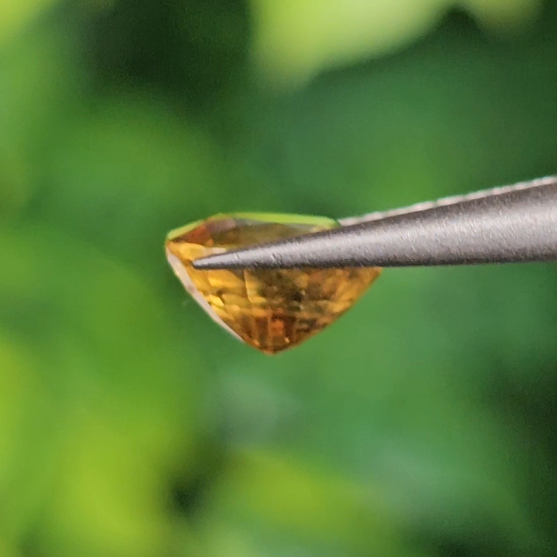 พลอย บุษราคัม yellow sapphire 0.86 กะรัต (Cts.) พลอยแท้ อัญมณีมงคลประจําวันเกิด เครื่องประดับพลอย