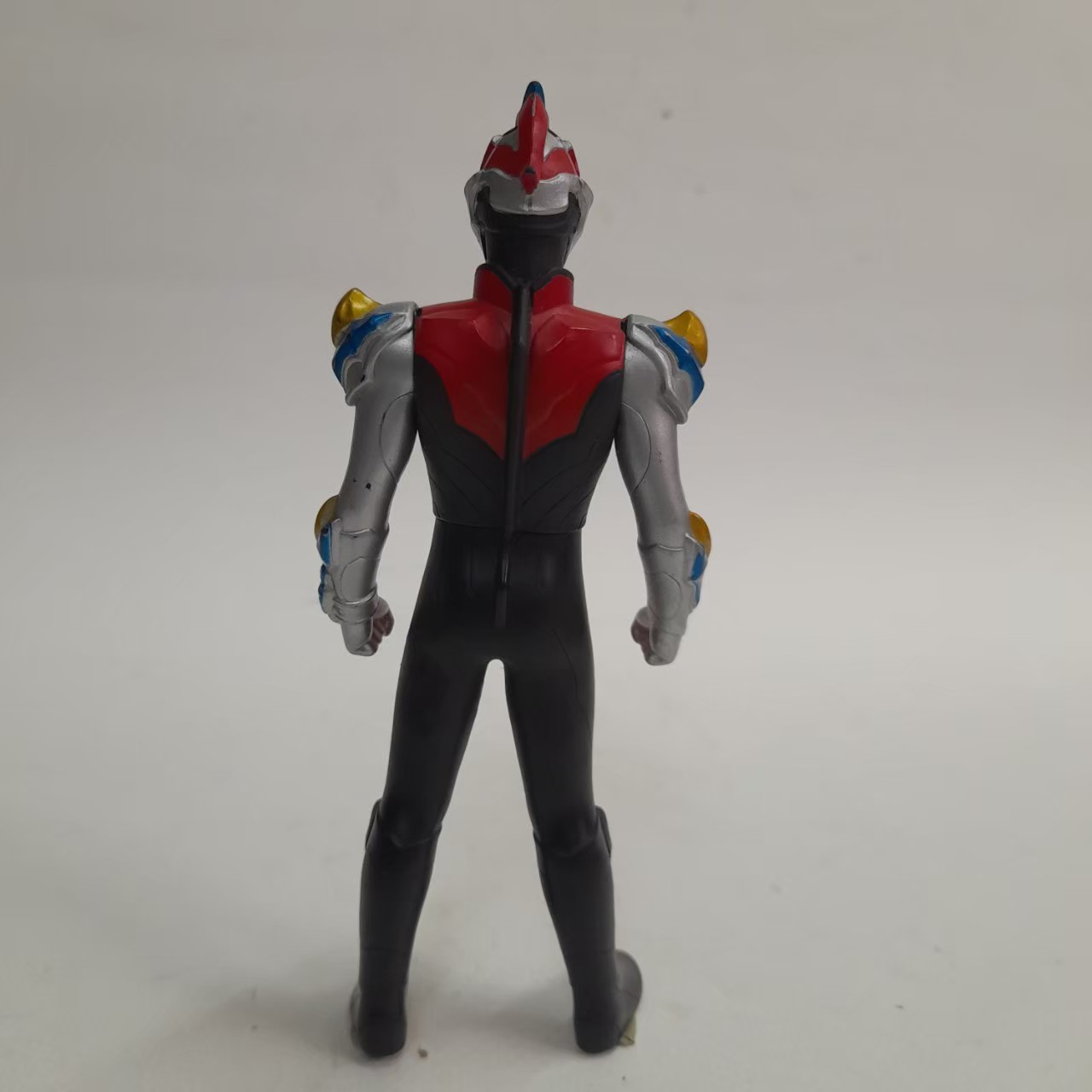 ซอฟ 5 นิ้ว อุลตร้าแมนกิงกะวิคตอรี่ ร่างรวมของสองอุลตร้าแมน มือสองสภาพดี มีรอยบ้าง