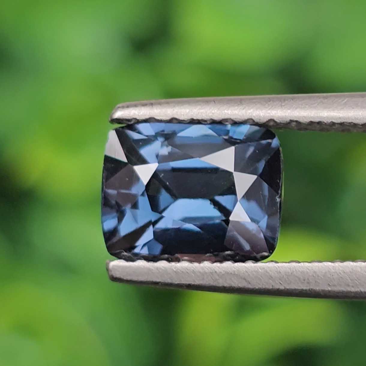 สปิเนล พม่า (Spinel Myanmar) 1.27 กะรัต (Cts.) พลอยแท้ อัญมณีมงคลประจําวันเกิด เครื่องประดับพลอย