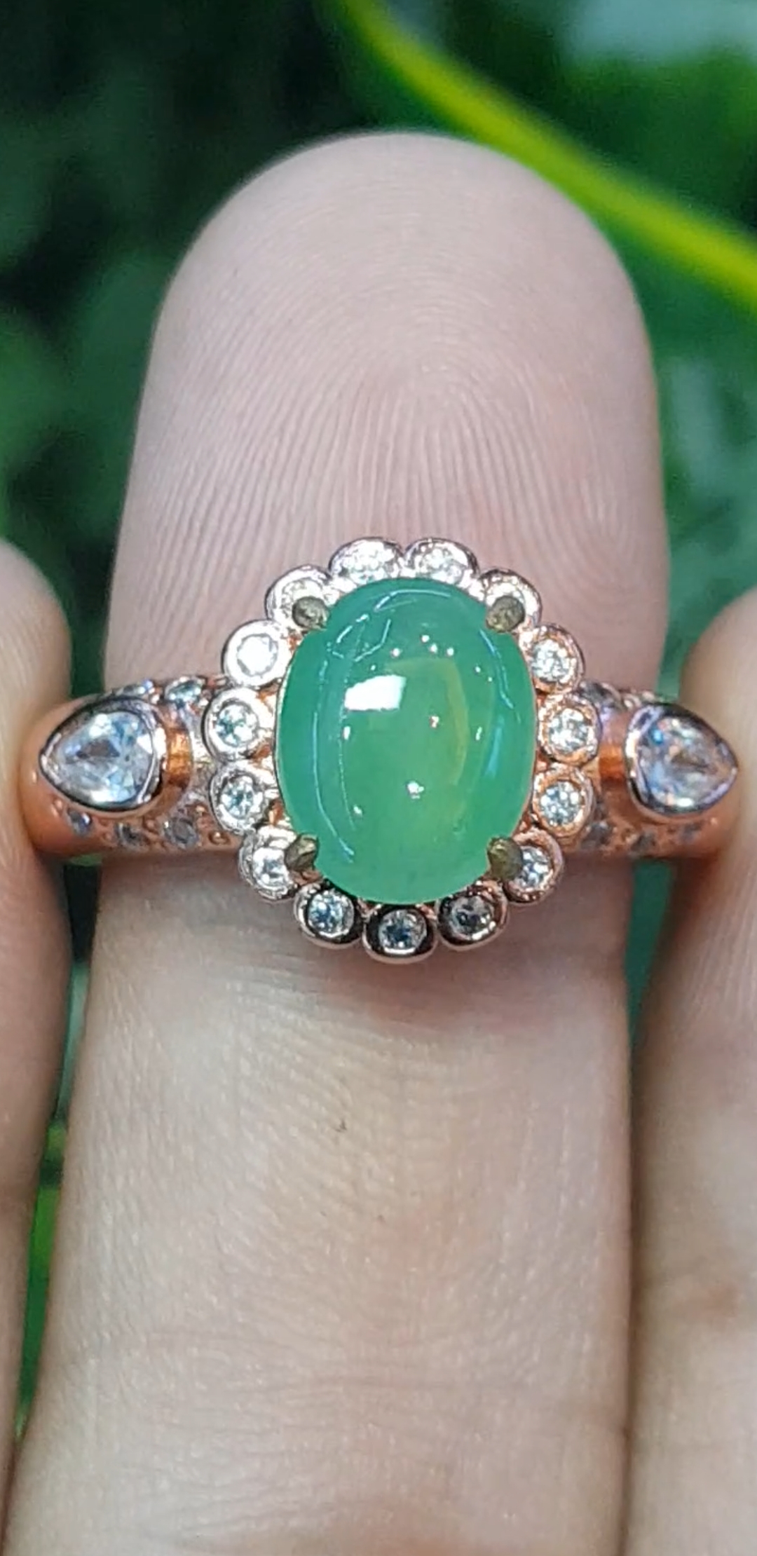 หยก พม่า แท้ Jade แหวนหยก (jadeite) 1.71 กะรัต (Cts.) (Size) 59 ดิบ ไม่ผ่านการปรับปรุง (Type A) พม่า (Myanmar)