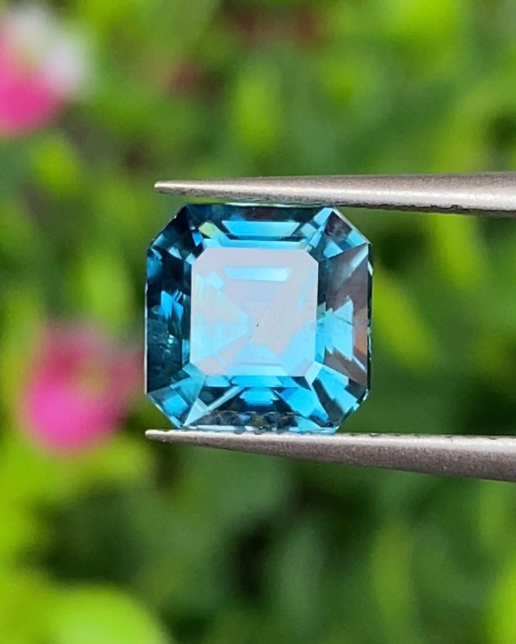 พลอย เพทาย (Zircon) 3.35 กะรัต (Cts.) พลอยแท้ อัญมณีมงคลประจําวันเกิด เครื่องประดับพลอย