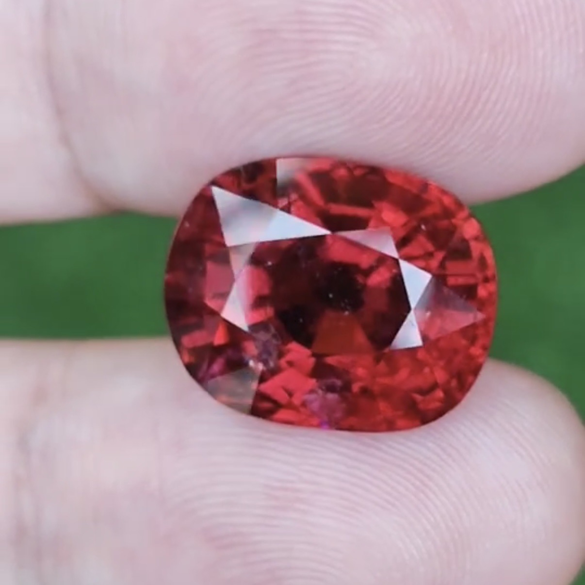 พลอย รูเบลไลต์ ทัวร์มาลีน Rubellite Tourmaline 15.57 กะรัต (Cts.) ดิบ พร้อมใบเซอร์ พลอยแท้ อัญมณีมงคลประจําวันเกิด เครื่องประดับพลอย