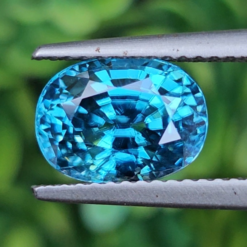 พลอย เพทาย (Zircon) 4.89 กะรัต (Cts.) พลอยแท้ อัญมณีมงคลประจําวันเกิด เครื่องประดับพลอย