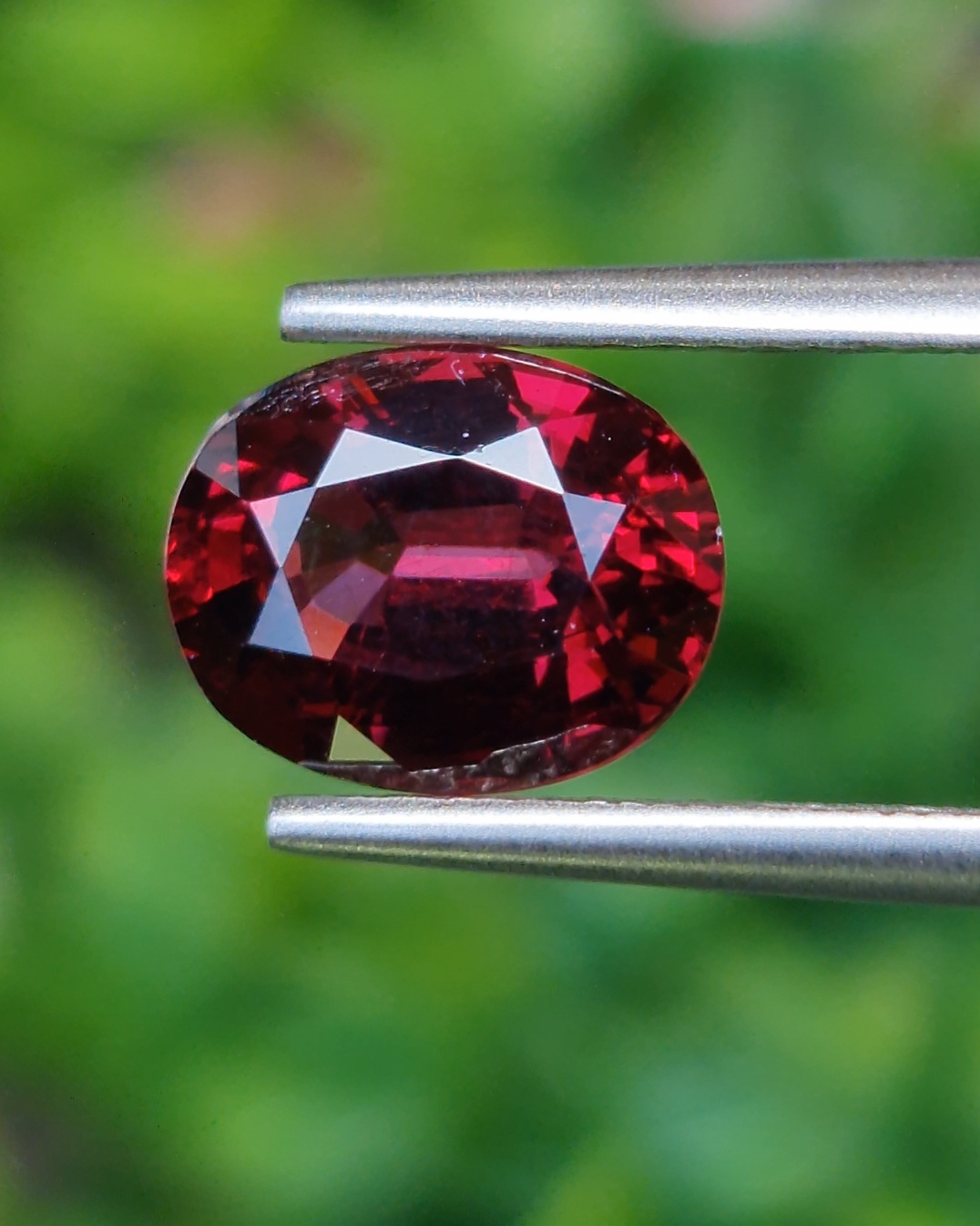 พลอย โรโดไลต์ กาเน็ท Rhodolite Garnet 2.86 กะรัต Cts.พลอยแท้ อัญมณีมงคลประจําวันเกิด เครื่องประดับพลอย