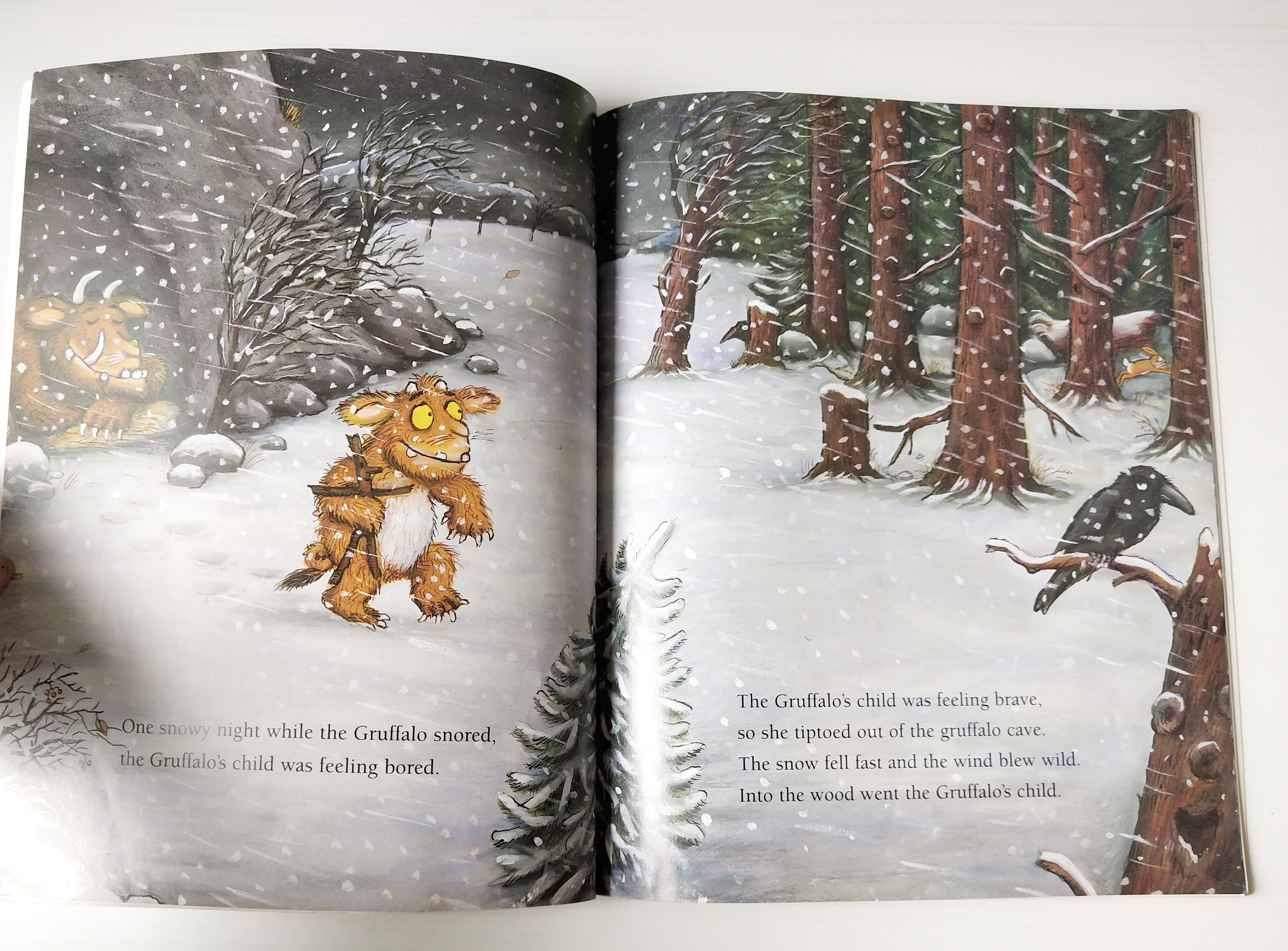 หนังสือนิทาน**มีตำหนิ โปรดตรวจสอบทุกภาพ ฉบับภาษาอังกฤษ The Gruffalo's child โดย Julia Donaldson ,ภาพโดย Axel Scheffler