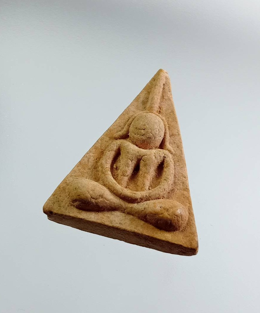 ผ3229 พระนางพญา หลังยันต์ ฤๅ นะชาลิติ ไม่ทราบที่