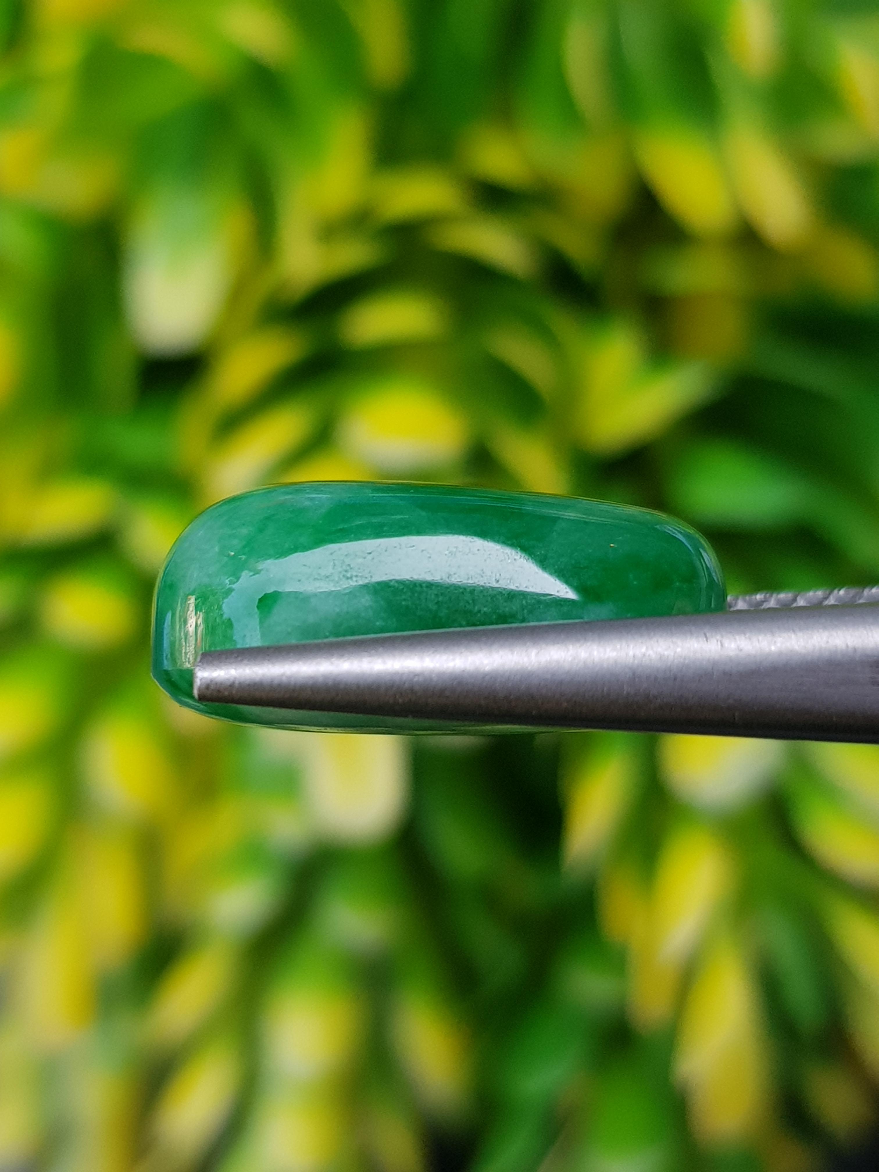หยกพม่าเจียรนัย (Burmese jade ) 12.36 กะรัต หยกแท้ อัญมณีมงคลประจําวันเกิด เครื่องประดับหยก