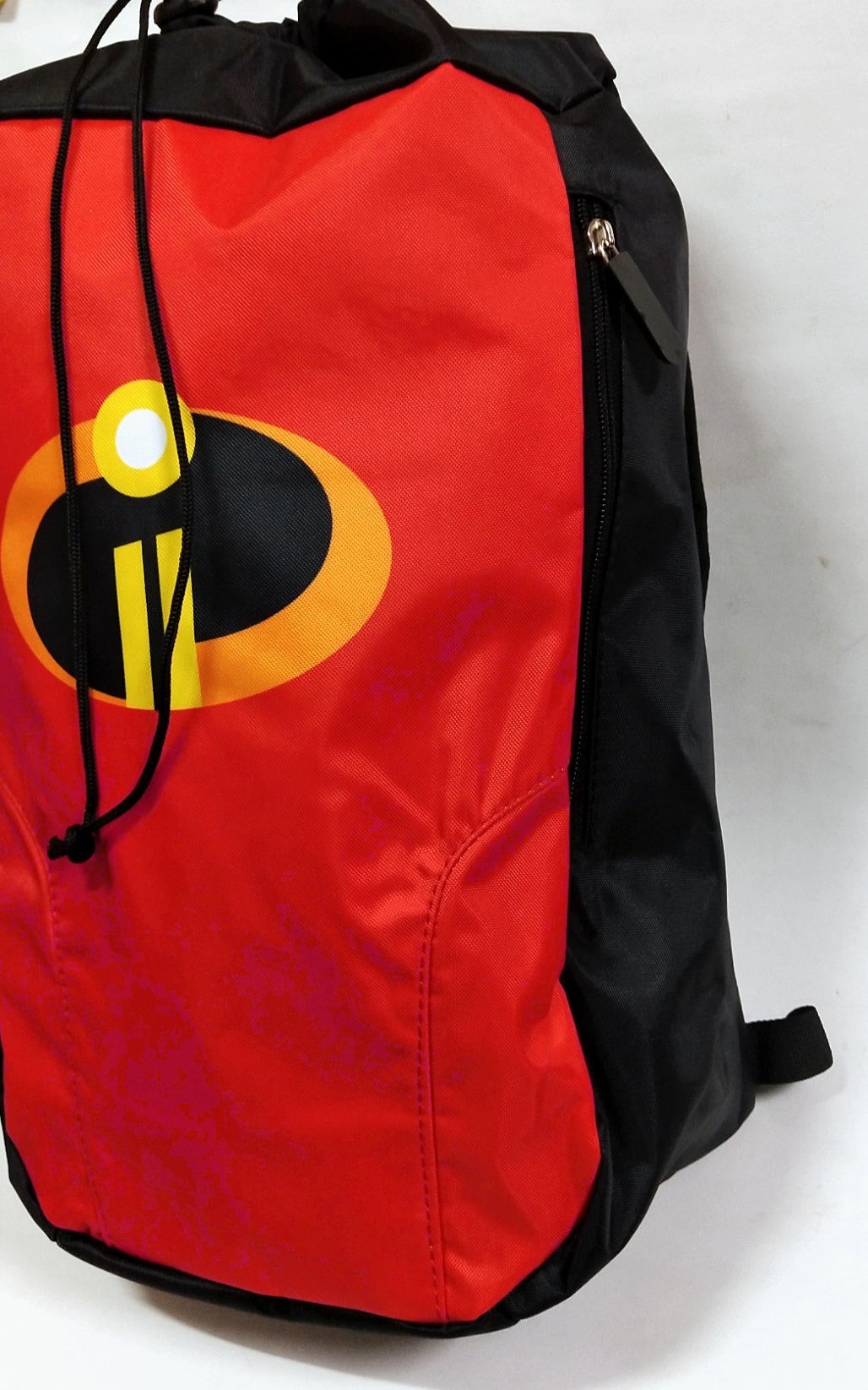 กระเป๋าเป้ ลาย ดิอินเคร็ดเดเบิ้ล The Incredible แบบหูรูด มีซิปด้านใน 14"*16" ของแท้ ใหม่มีป้าย