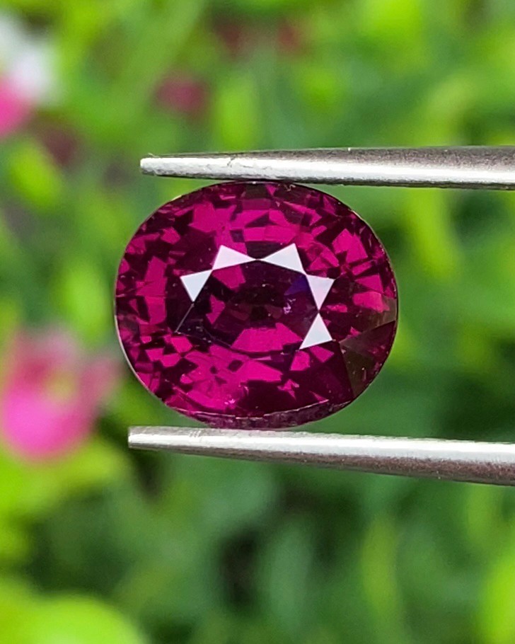 พลอย โรโดไลต์ กาเน็ท Rhodolite Garnet 4.51 กะรัต Cts.พลอยแท้ อัญมณีมงคลประจําวันเกิด เครื่องประดับพลอย