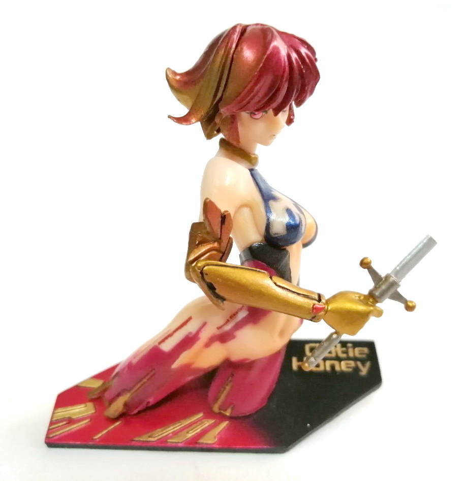 บัส ครึ่งตัว คิวตี้ฮันนี่แฟลช พร้อมฐาน ตำหนิดาบหัก ขายตามสภาพ