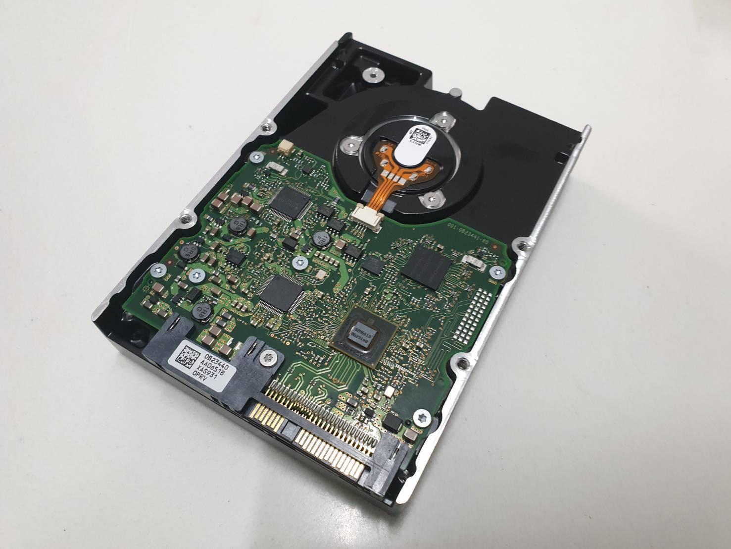 Hitachi SAS 300 GB 15K HUS154530VLS300