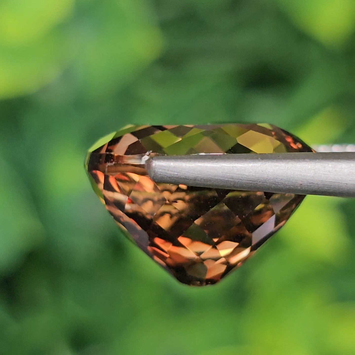 พลอย แชมเปญ โทแพซ Champagne Topaz 12.10 กะรัต พลอยแท้ อัญมณีมงคลประจําวันเกิด เครื่องประดับพลอย