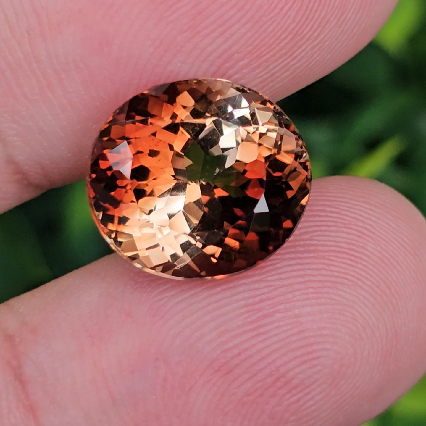 พลอย แชมเปญ โทแพซ Champagne Topaz 12.10 กะรัต พลอยแท้ อัญมณีมงคลประจําวันเกิด เครื่องประดับพลอย