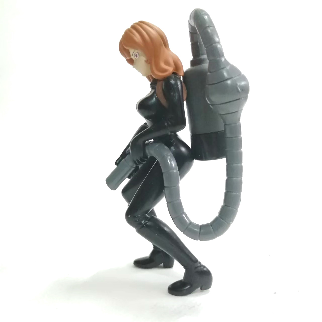 ขนาด 5-5.5นิ้วฟิกเกอร์ยางตัน ฟูจิโกะนางเอกจากเรื่องลูแปงที่3ไม่มีฐานไม่พบบ่อย มือสองมีรอยบ้าง ของมีตามภาพ ไม่หัก *** ไม่กาว