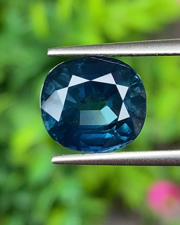 พลอย ไพลิน blue sapphire 4.92 กะรัต (Cts.) พร้อมใบเซอร์ พลอยแท้ อัญมณีมงคลประจําวันเกิด เครื่องประดับพลอย