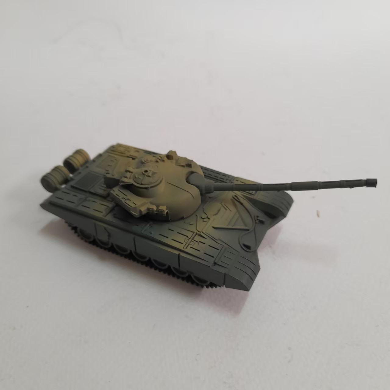 มีหลายภาพ,รถถังพลาสติกสำเร็จรูป T72 M1ทำสีแล้ว งานเก่า มือสอง สภาพดี มีรอยบ้าง