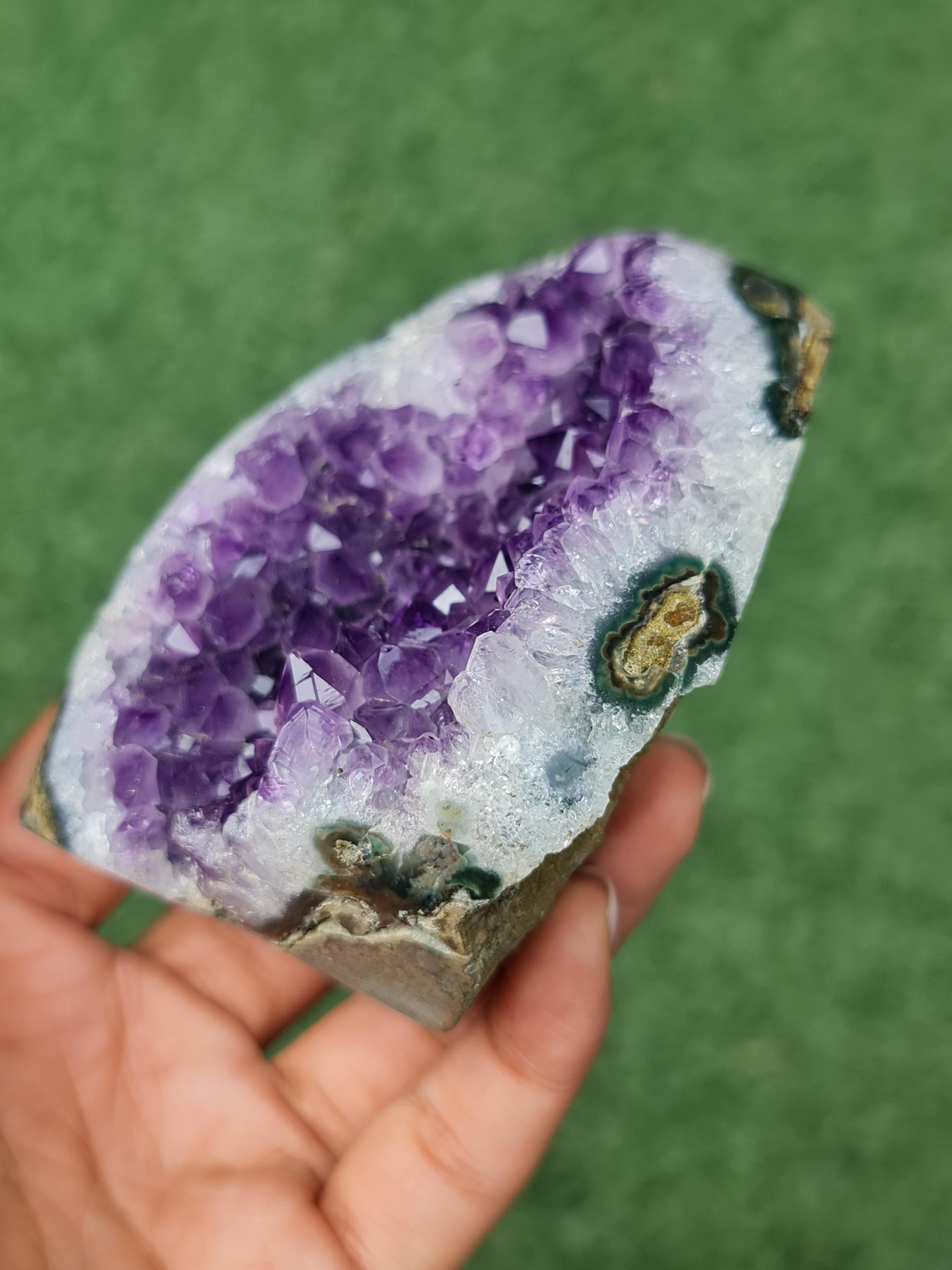 ก้อน ผลึก อเมทิส จีโอด Amethyst Geode 356 กรัม (grams.) พลอยแท้ อัญมณีมงคลประจําวันเกิด เครื่องประดับพลอย