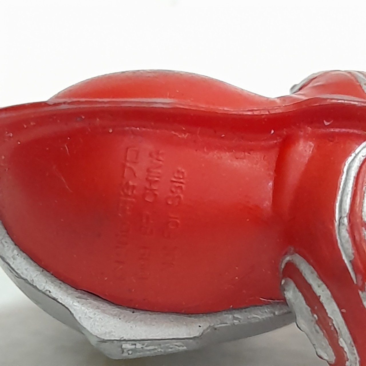 มีหลายภาพมีหลายภาพ **มีรอยสีถลอกตามภาพ ,ฟิกเกอร์ยางตัน อดีตพวงกุญแจ อุลตร้าแมนโซฟี่ ขนาดตามรูป มือสองสภาพมีรอยบ้าง มีตราปั๊ม