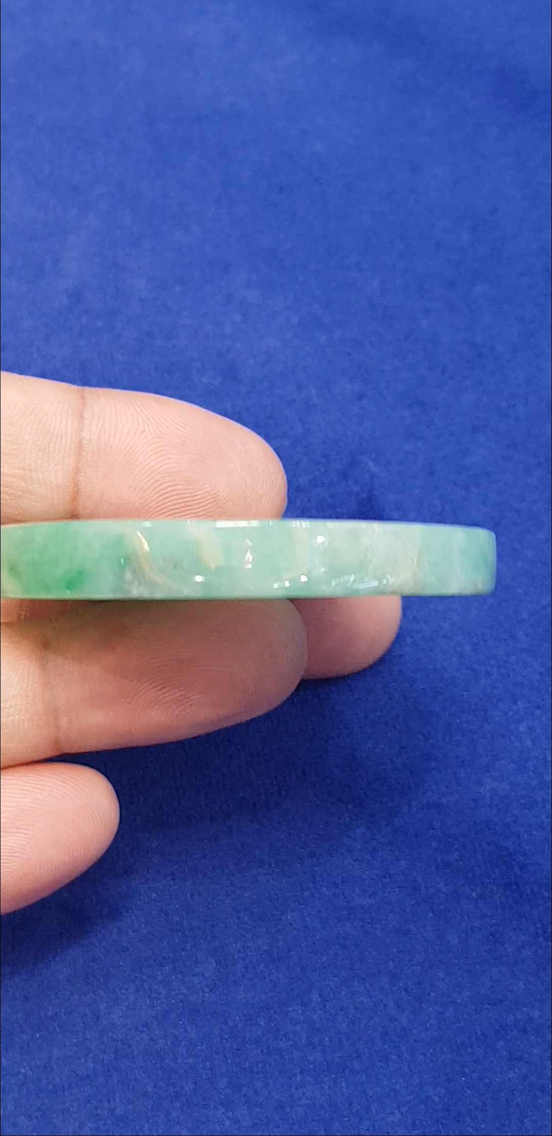 หยก พม่า แท้ Jade จี้หยก 3 สี แกะสลักรูปพญาเสือ (jadeite) ดิบ ไม่ผ่านการปรับปรุง (Type A) พม่า (Myanmar)