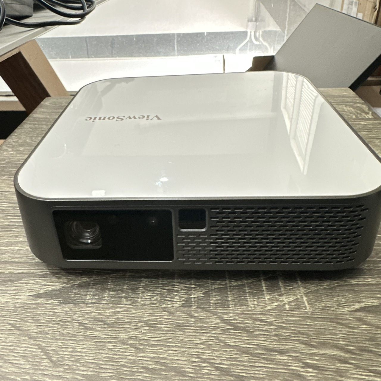 Projector สำหรับพกพา Viewsonie M2e + Adapter + Remote