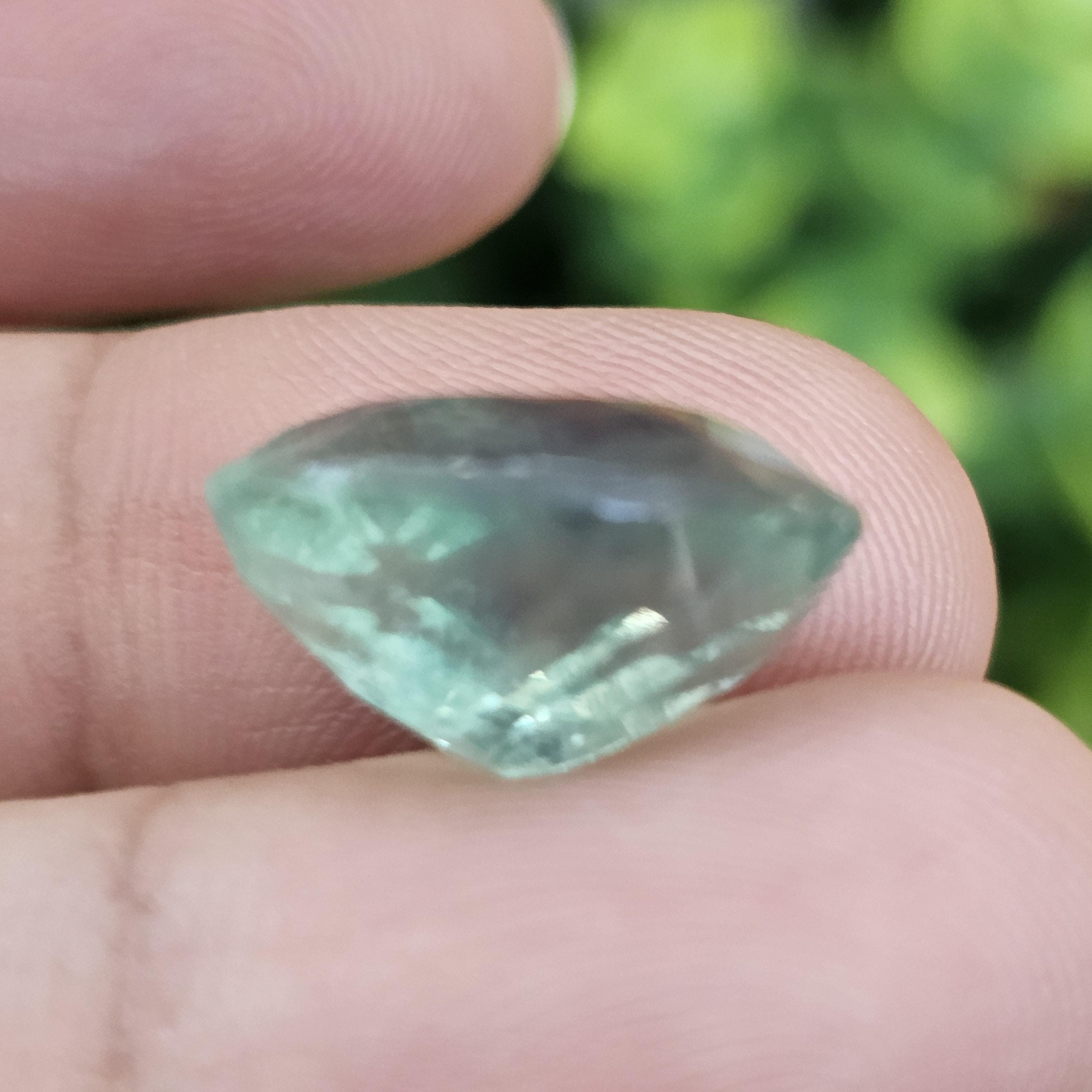 พลอย ฟลูออไรด์ (Fluorite) 13.18 กะรัต (Cts.) พลอยแท้ อัญมณีมงคลประจําวันเกิด เครื่องประดับพลอย