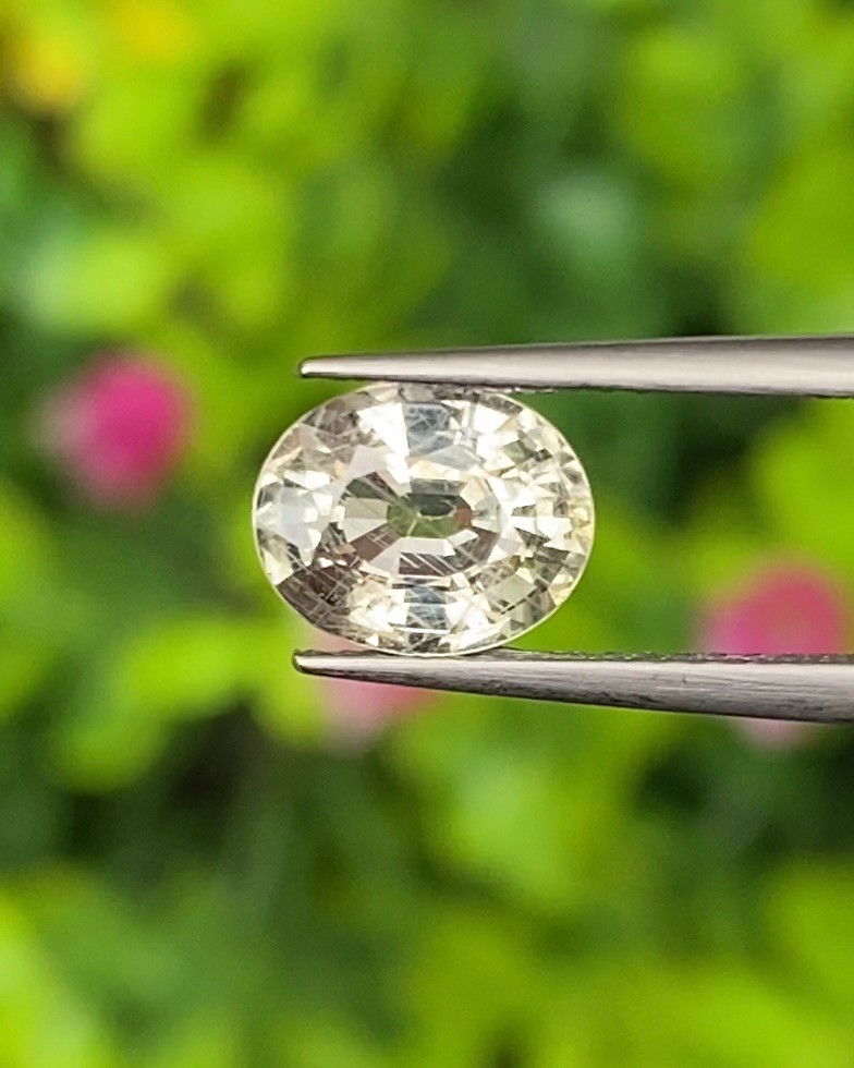 พลอย บุษราคัม (Yellow Sapphire) 1.85 กะรัต (Cts.) ดิบ (Unheated) พร้อมใบเซอร์ พลอยแท้ อัญมณีมงคลประจําวันเกิด เครื่องประดับพลอย
