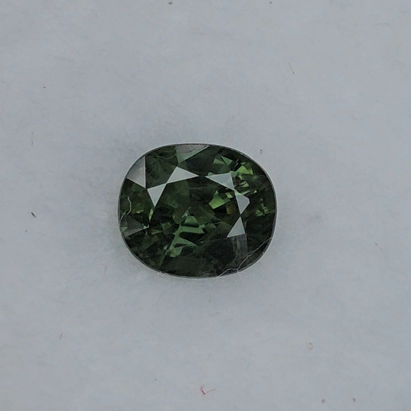 พลอย เขียวส่อง Green Sapphire 1.63 กะรัต (Cts.) พลอยแท้ อัญมณีมงคลประจําวันเกิด เครื่องประดับพลอย