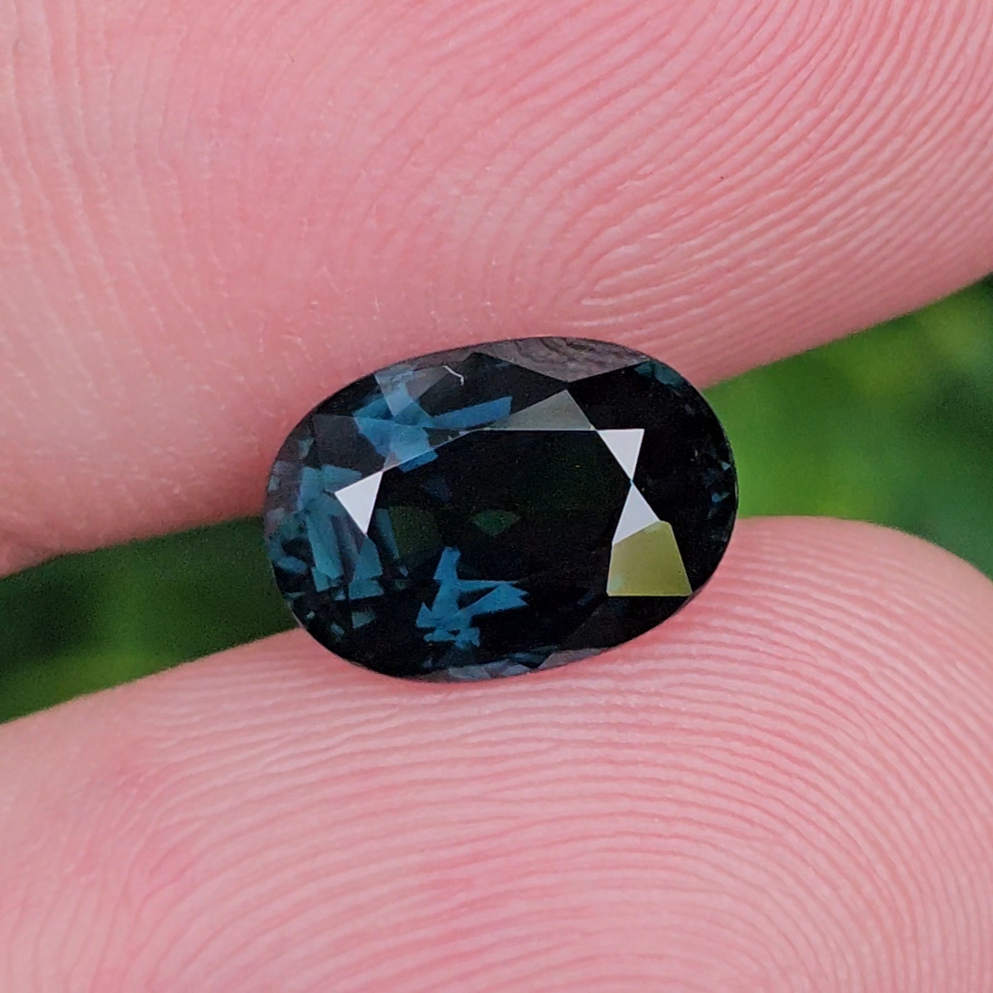 พลอย แซปไฟร์สีน้ำเงินอมเขียว Teal Sapphire 3.03 กะรัต (Cts.) พลอยแท้ อัญมณีมงคลประจําวันเกิด เครื่องประดับพลอย