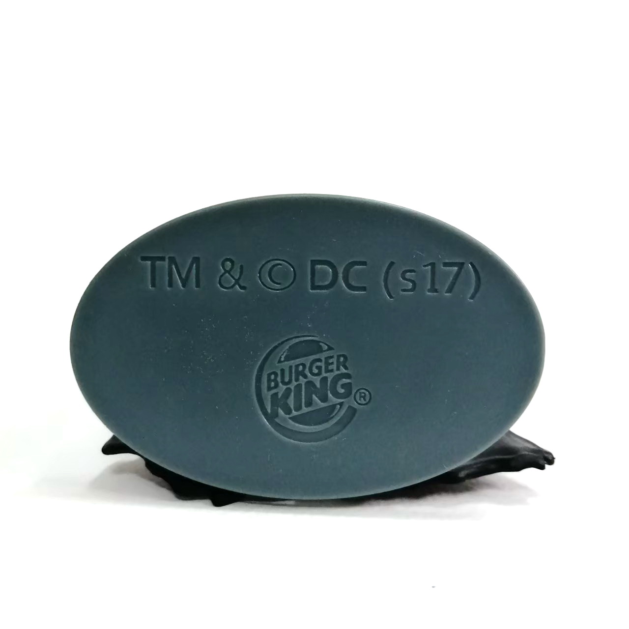 ขนาด 5 นิ้ว ฟิกเกอร์ยางตันแบทแมน เกรย์สูท พรีเมี่ยมเบอร์เกอร์คิง มีฐาน ไม่พบบ่อย มือสองมีรอยบ้างของมีตามภาพ ไม่หัก ไม่กาว มีรอยบ้าง