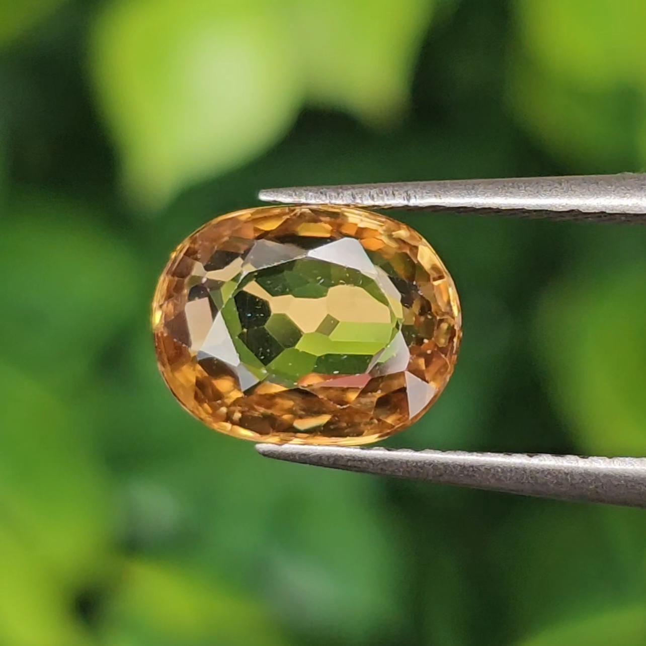 พลอย เพทาย (Zircon) 2.40 กะรัต (Cts.) พลอยแท้ อัญมณีมงคลประจําวันเกิด เครื่องประดับพลอย