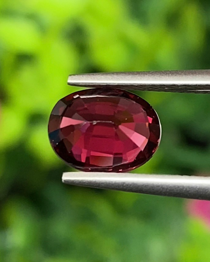พลอย โรโดไลต์ กาเน็ท Rhodolite Garnet 2.00 กะรัต Cts.พลอยแท้ อัญมณีมงคลประจําวันเกิด เครื่องประดับพลอย