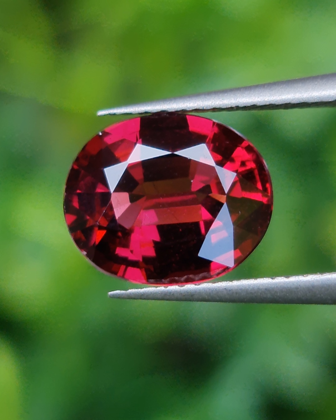พลอย โรโดไลต์ กาเน็ท Rhodolite Garnet 2.50 กะรัต Cts.พลอยแท้ อัญมณีมงคลประจําวันเกิด เครื่องประดับพลอย