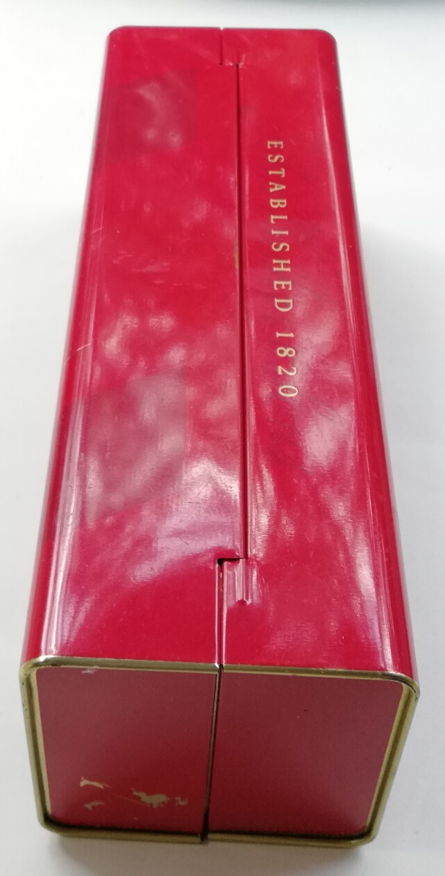 ของสะสม กล่องสังกะสี (กล่องโลหะ) กล่องเหล้า เรด เลเบิ้ล สีแดง Johnie Walker Red Lable