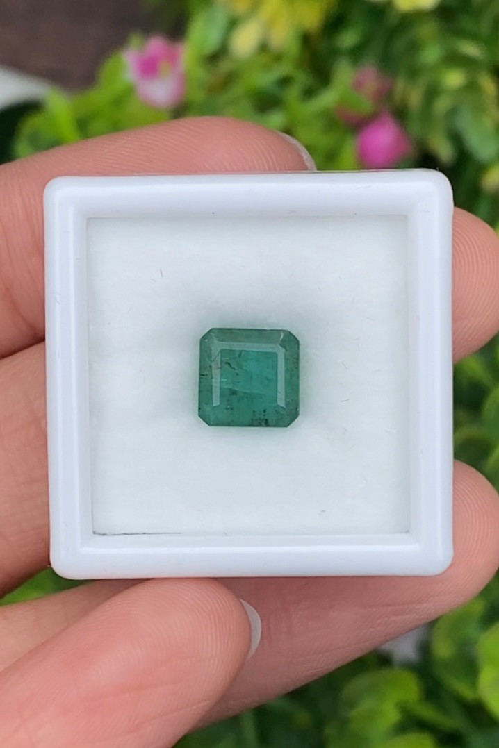 พลอย มรกต Natural Emerald แซมเบีย 1.96 กะรัต (Cts.) พลอยแท้ อัญมณีมงคลประจําวันเกิด เครื่องประดับพลอย